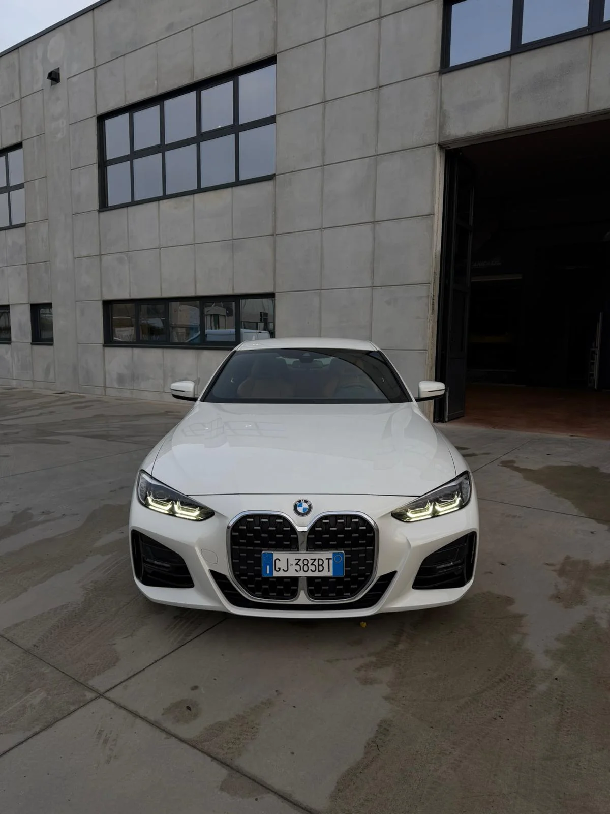 BMW Serie 4 bianca - riparazione completata